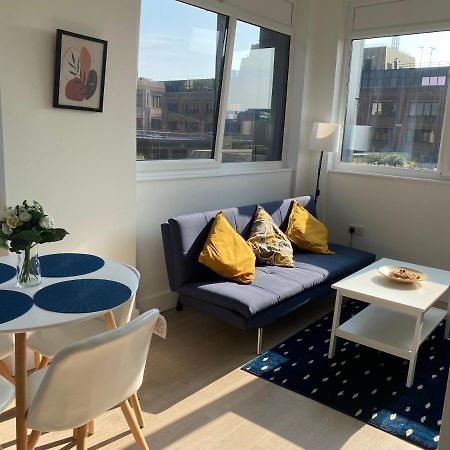 Central Location, Parking, Wi-Fi, Modern Apartment Милтън Кейнс Екстериор снимка