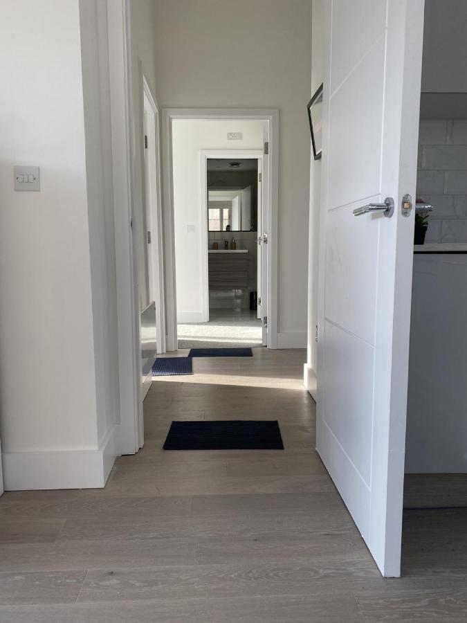 Central Location, Parking, Wi-Fi, Modern Apartment Милтън Кейнс Екстериор снимка