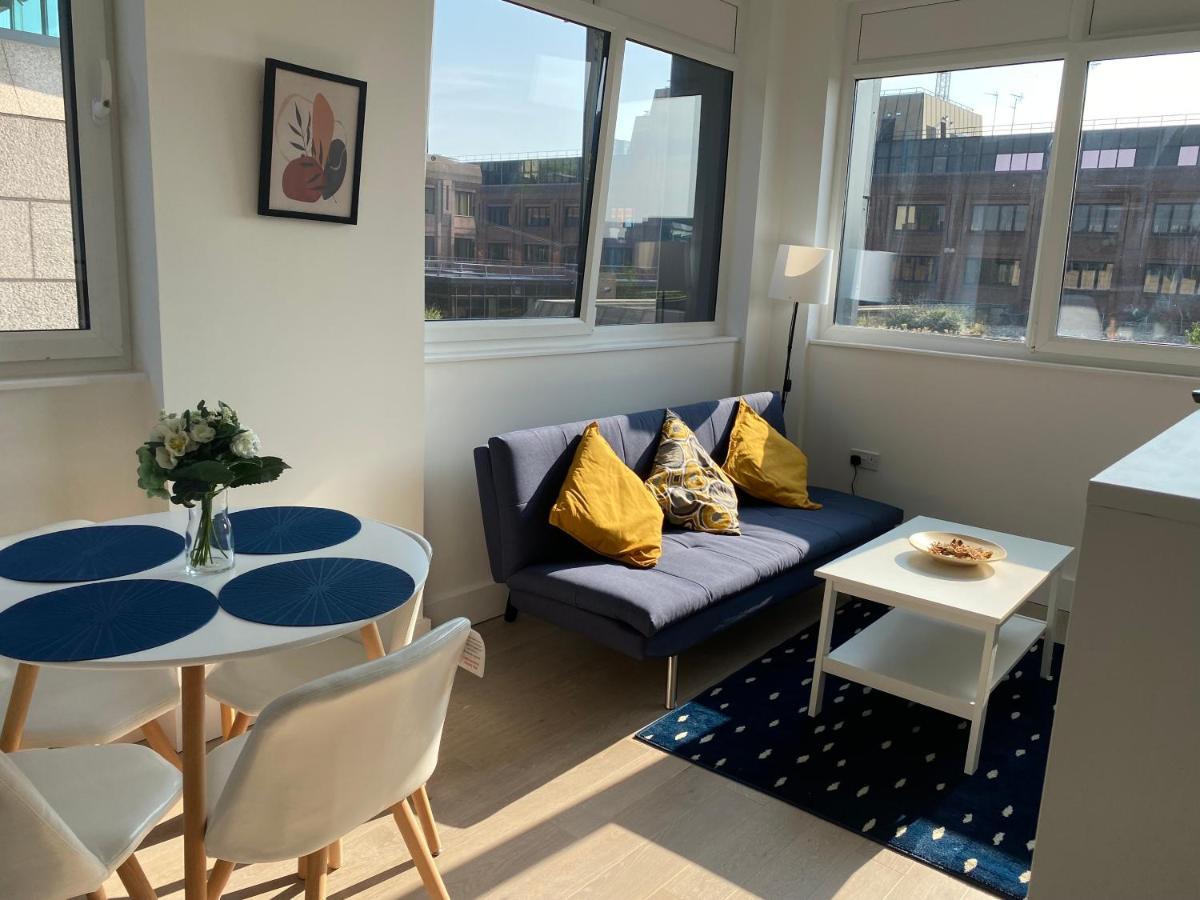 Central Location, Parking, Wi-Fi, Modern Apartment Милтън Кейнс Екстериор снимка