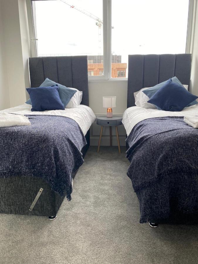 Central Location, Parking, Wi-Fi, Modern Apartment Милтън Кейнс Екстериор снимка