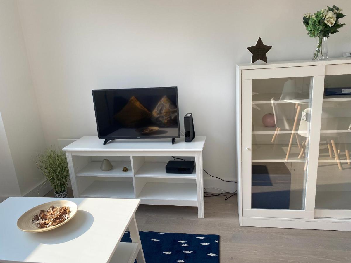 Central Location, Parking, Wi-Fi, Modern Apartment Милтън Кейнс Екстериор снимка