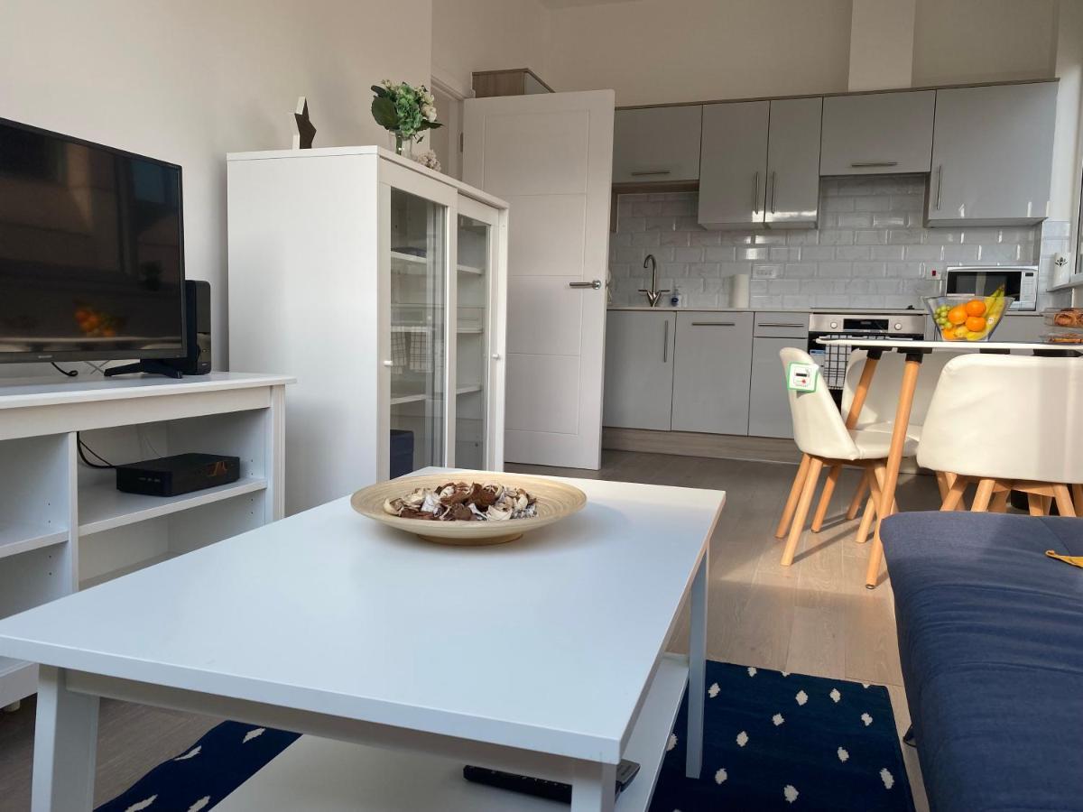 Central Location, Parking, Wi-Fi, Modern Apartment Милтън Кейнс Екстериор снимка