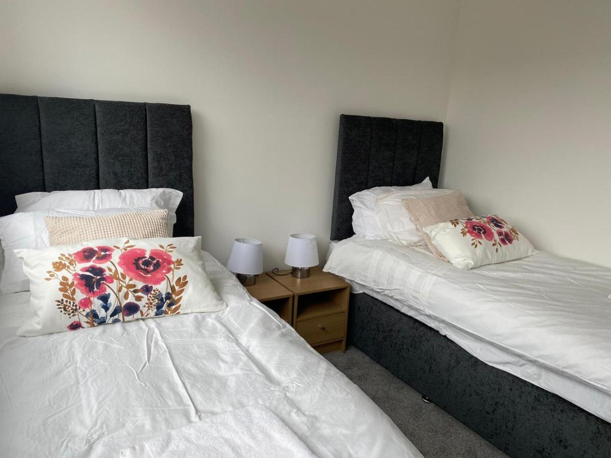 Central Location, Parking, Wi-Fi, Modern Apartment Милтън Кейнс Екстериор снимка